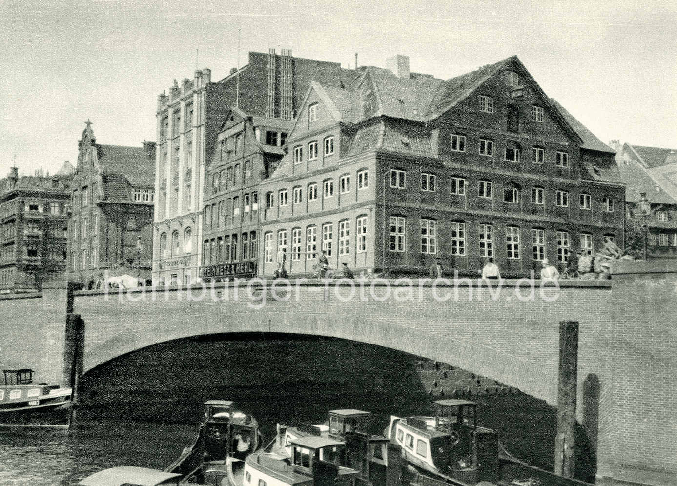 X002136 Altes Bild von der Schaartorbrücke. | Binnenhafen - historisches Hafenbecken in der Hamburger Altstadt.
